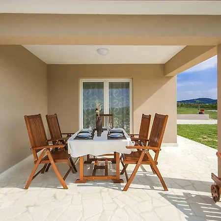 Luxury With Infinity Pool And Scenic Views In Motovun