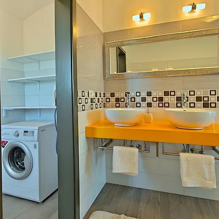 Luxury With Infinity Pool And Scenic Views In Motovun Villa Karojba