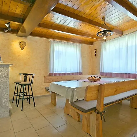 Luxury With Infinity Pool And Scenic Views In Motovun Villa *