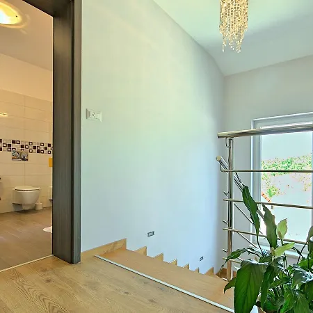 Luxury With Infinity Pool And Scenic Views In Motovun